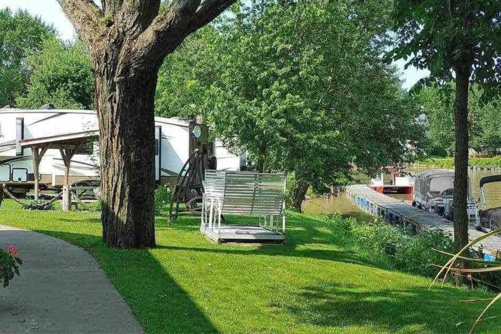 Loft Avec Vue A 180 Degre Leilighet Louiseville Eksteriør bilde